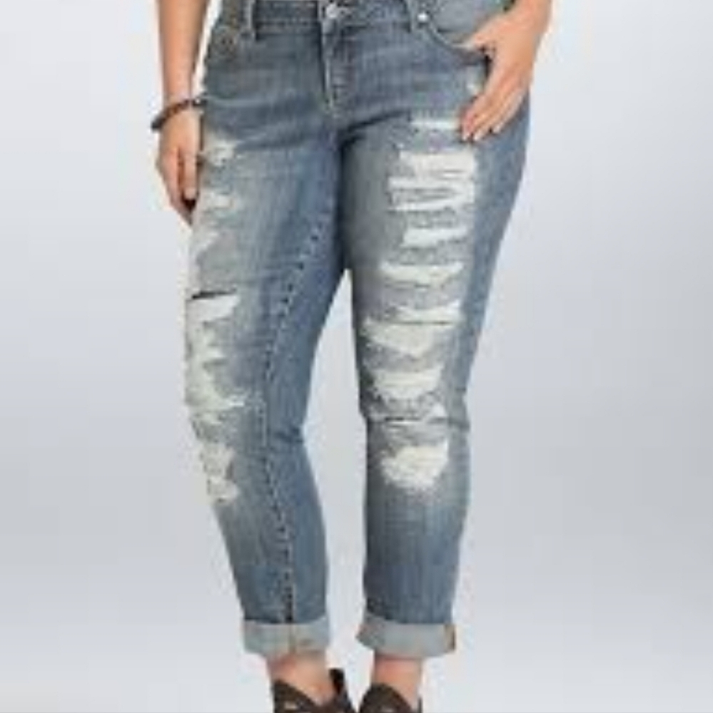 Torrid Premium Lightwash Distressed boyfriend jeans. Size 18